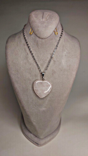 گردنبند قلب سنگ رزکوارتز