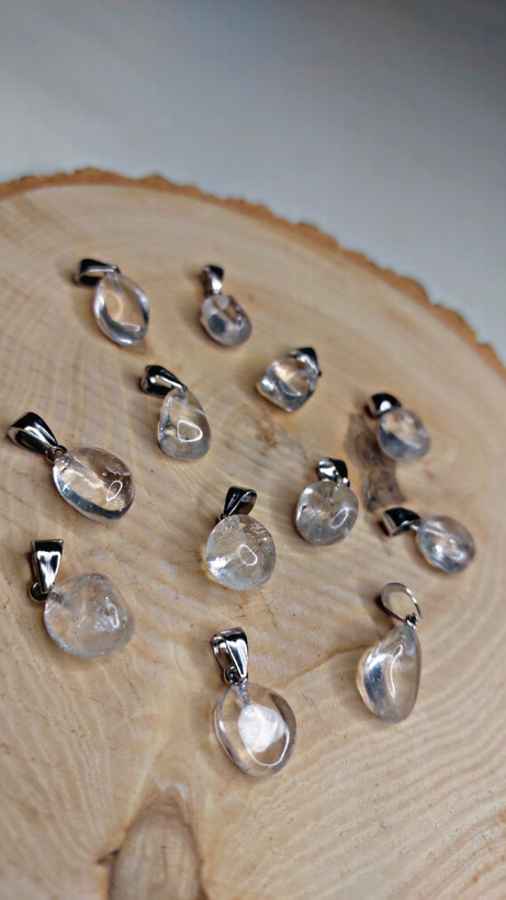 گردنبند مینیمال کوارتز شفاف