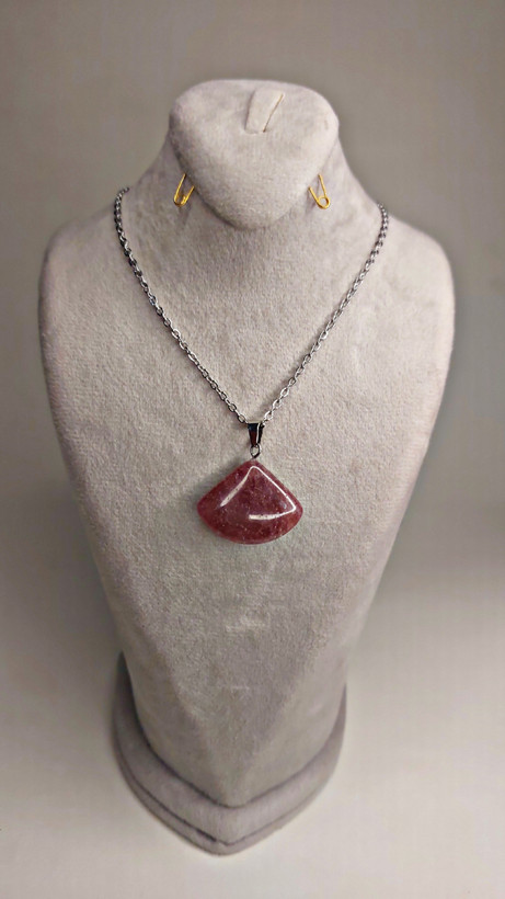 گردنبند سنگ کوارتز توت فرنگی