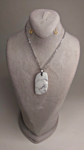 گردنبند سنگ هائولیت