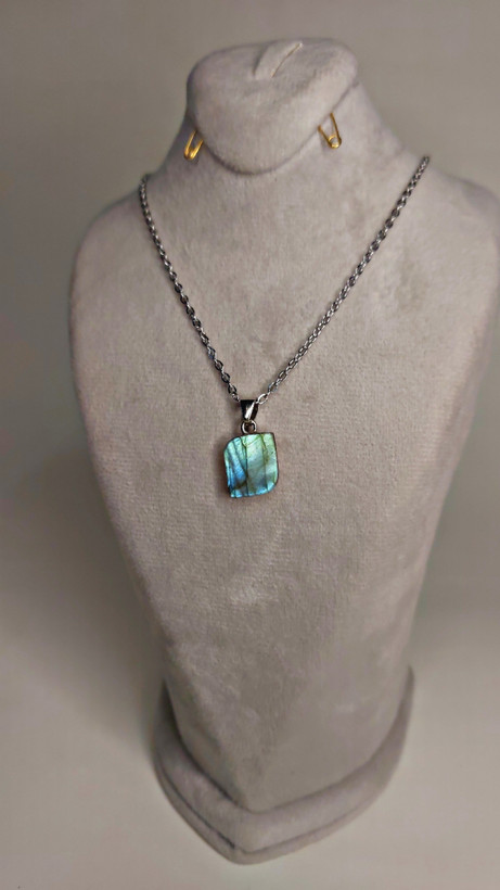 گردنبند مینیمال سنگ لابرادوریت