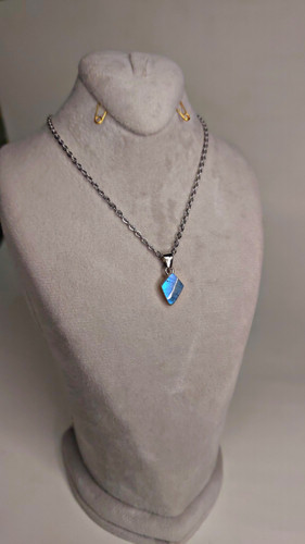 لابرادوریت آبی