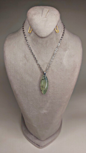 گردنبند سنگ پرهنیت