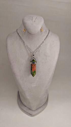 گردنبند منشور سنگ اوناکیت