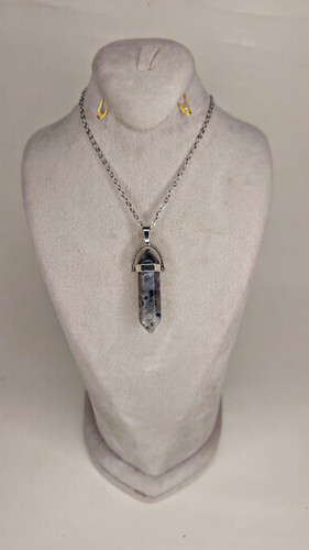 گردنبند منشور سنگ لارویکیت