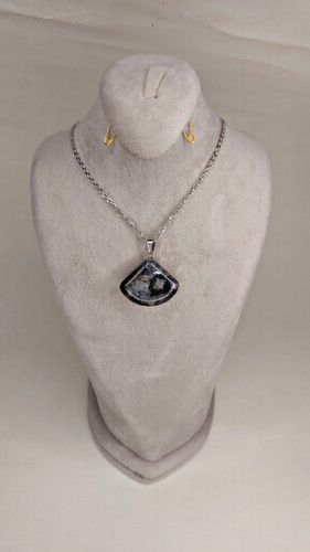 گردنبند سنگ لارویکیت