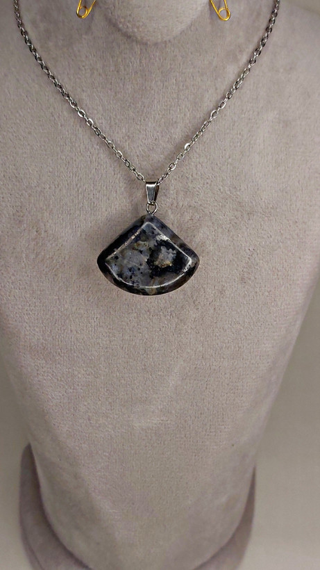 گردنبند سنگ Larvikite